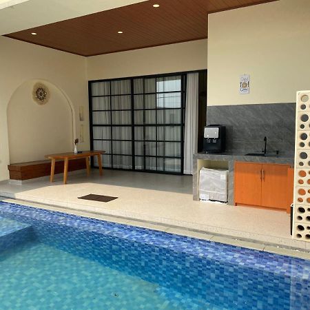 Azalea Room By The Anp Villas Cikundul エクステリア 写真