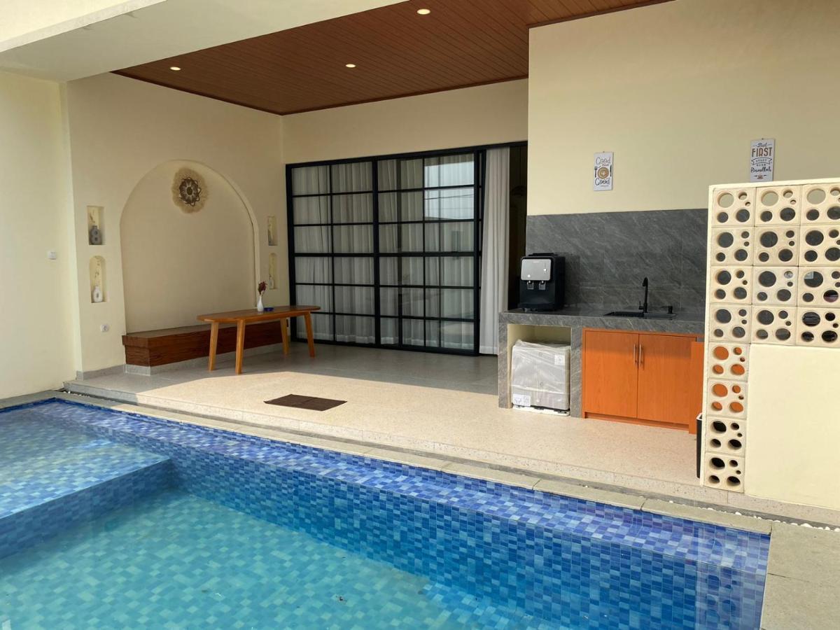 Azalea Room By The Anp Villas Cikundul エクステリア 写真